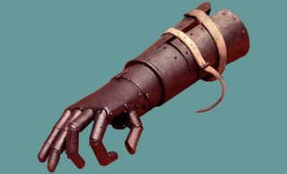 Illustration for article titled This remarkable prosthetic hand was made for a 16th-century knight